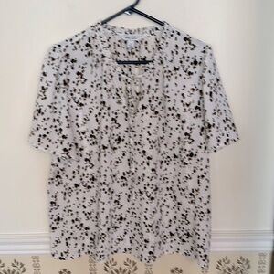 Nine West Blouse Animal Print XL Lightweight Short Sleeve V-Neck Ruffle Neck Tie